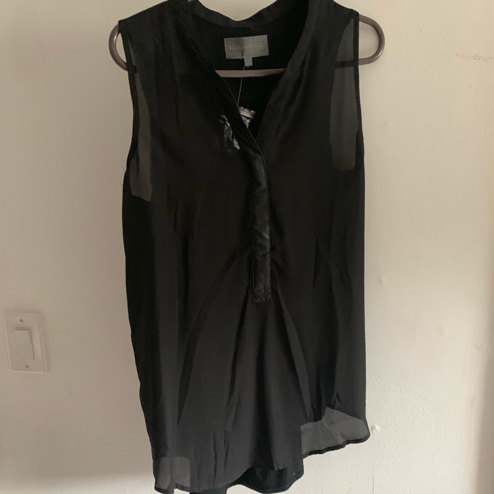 Sleeveless sheer blouse / vegan leather detail